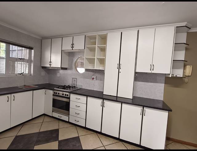 4 BEDROOM FREEHOLD TO LET IN SEA VIEW